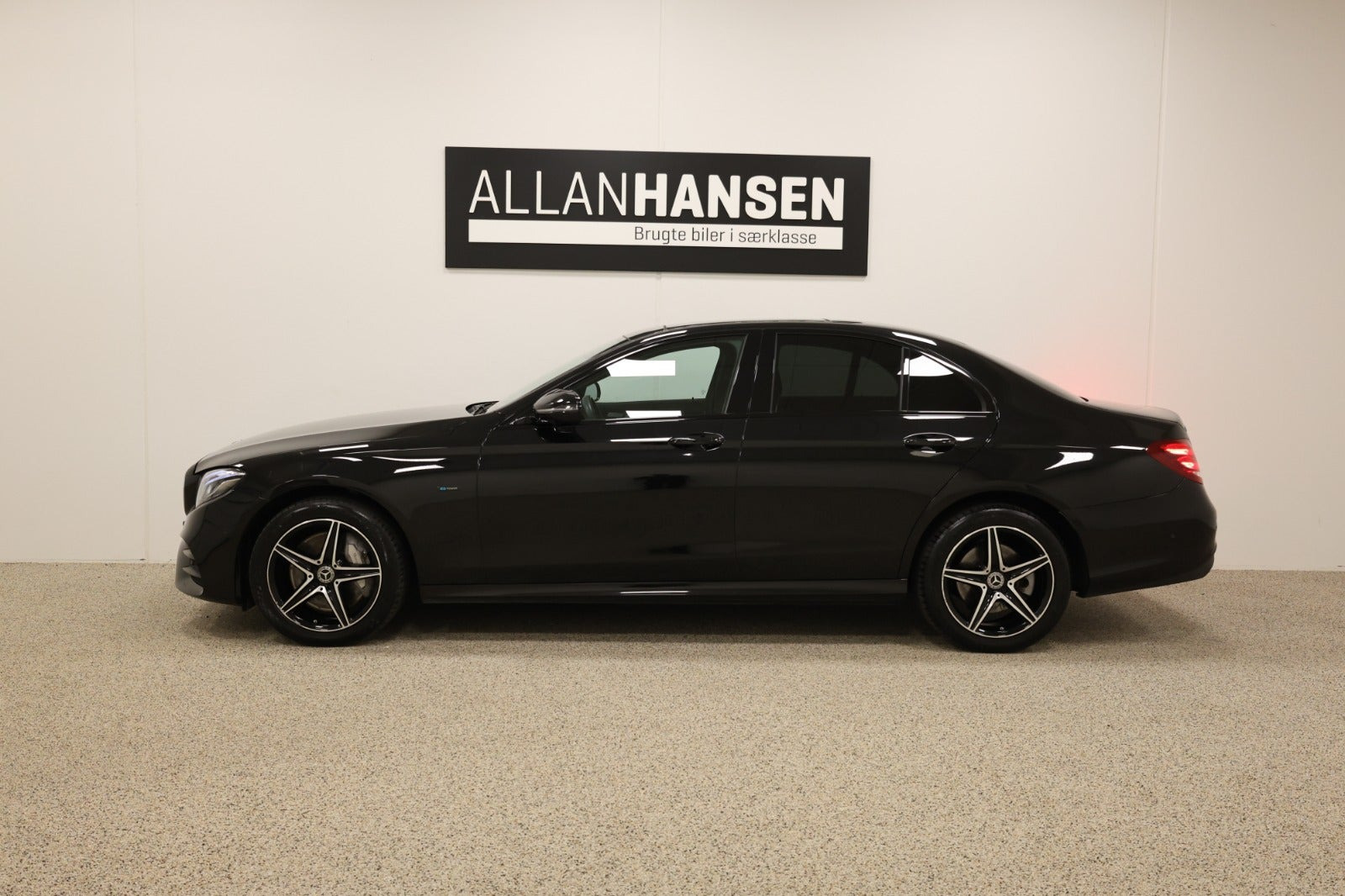 Sort Mercedes E300 de fra 2019