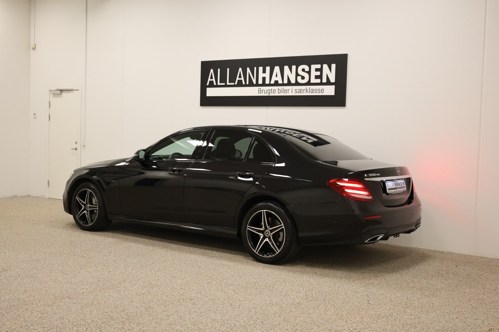 Sort Mercedes E300 de fra 2019