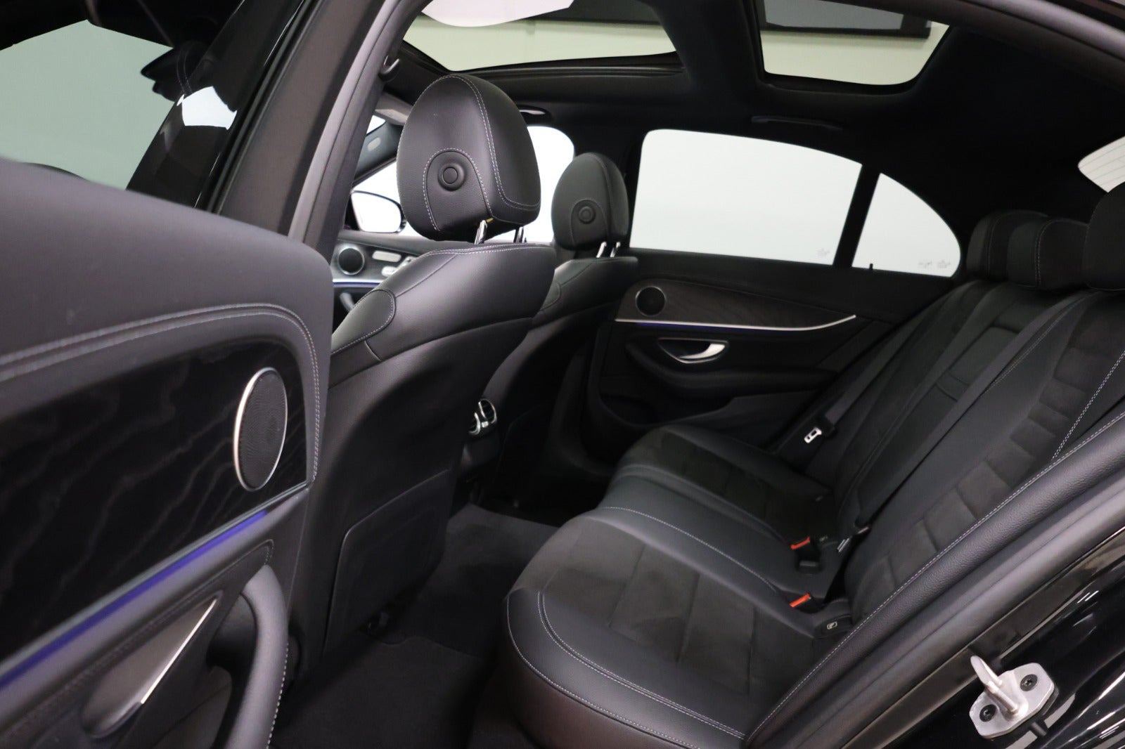 Sort Mercedes E300 de fra 2019