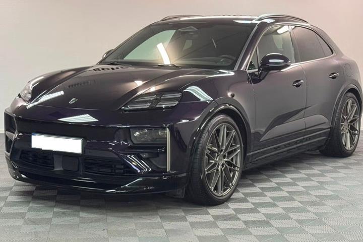 Lilla Porsche Macan Turbo fra 2025