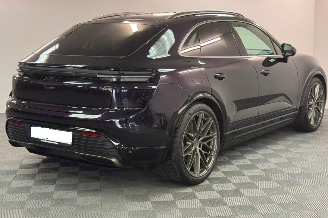Lilla Porsche Macan Turbo fra 2025