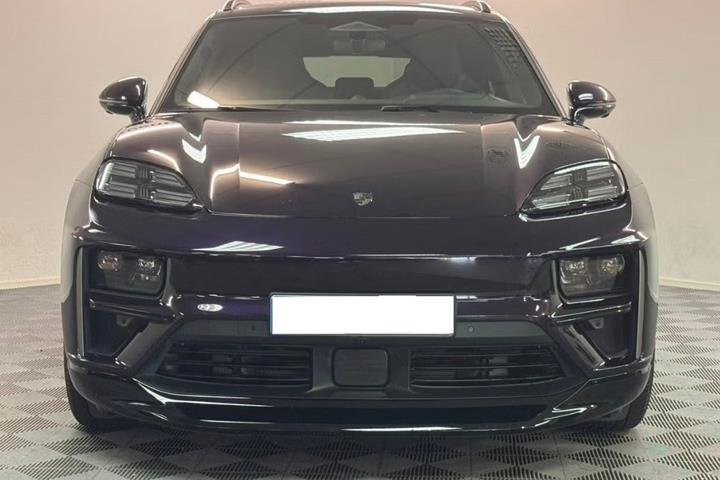 Lilla Porsche Macan Turbo fra 2025