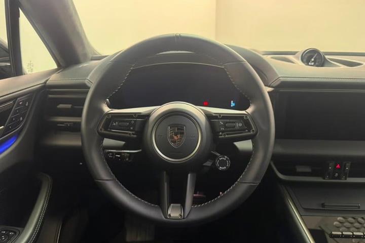 Lilla Porsche Macan Turbo fra 2025