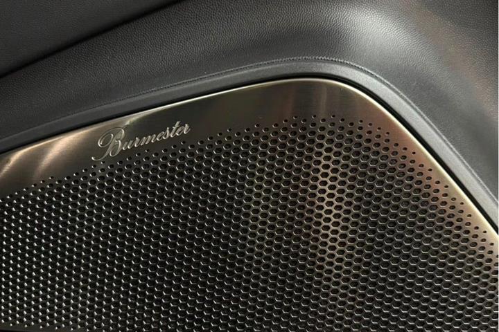 Lilla Porsche Macan Turbo fra 2025