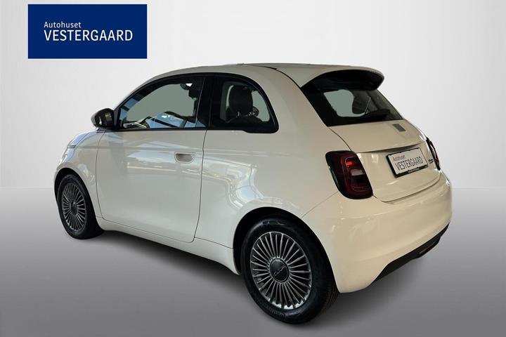Hvid Fiat 500e fra 2022
