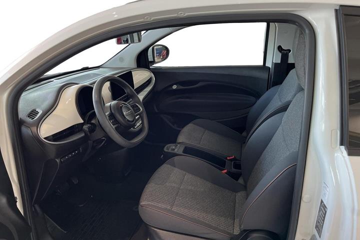 Hvid Fiat 500e fra 2022