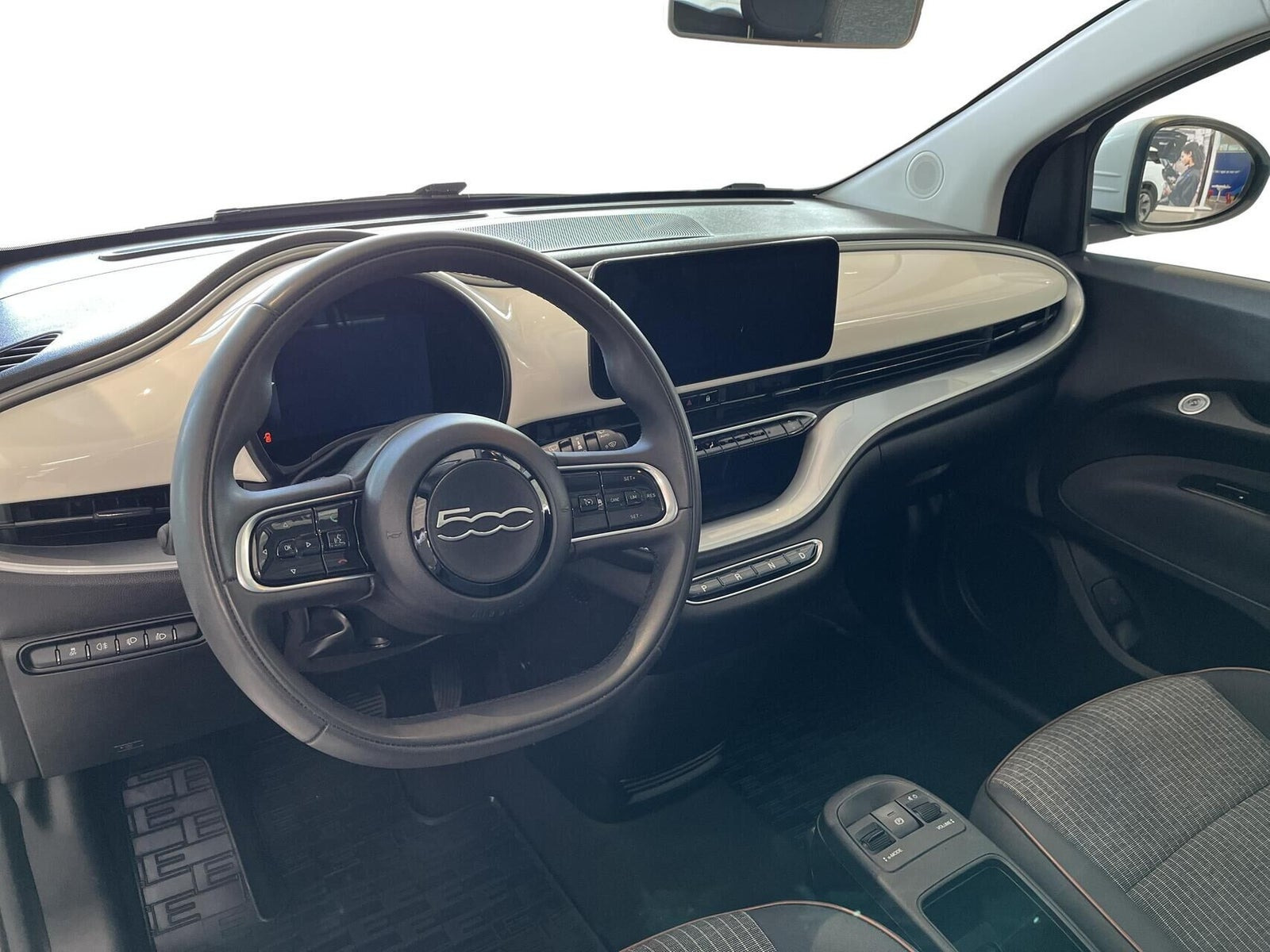 Hvid Fiat 500e fra 2022