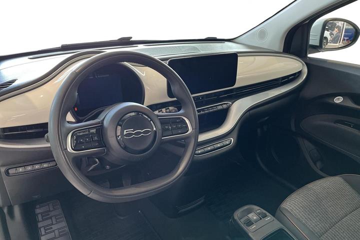 Hvid Fiat 500e fra 2022