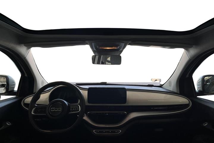 Hvid Fiat 500e fra 2022