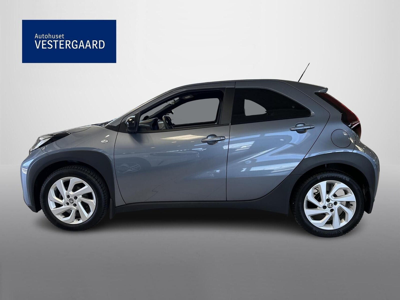 Grå Toyota Aygo X fra 2024