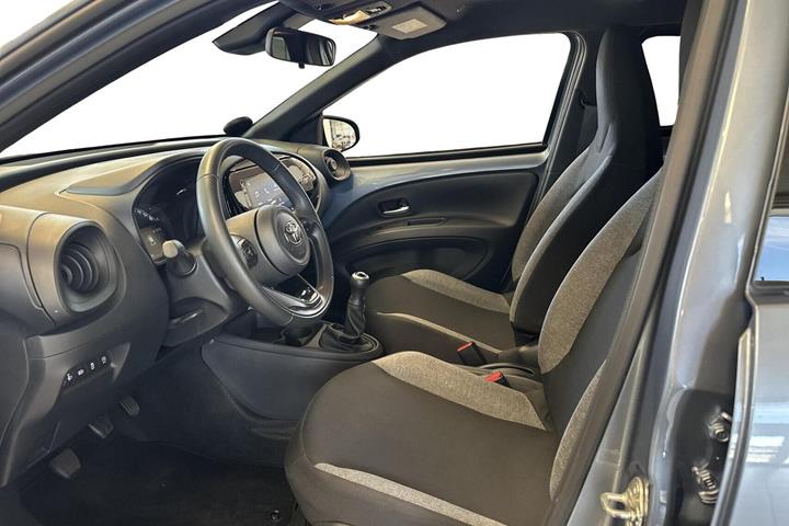 Grå Toyota Aygo X fra 2024