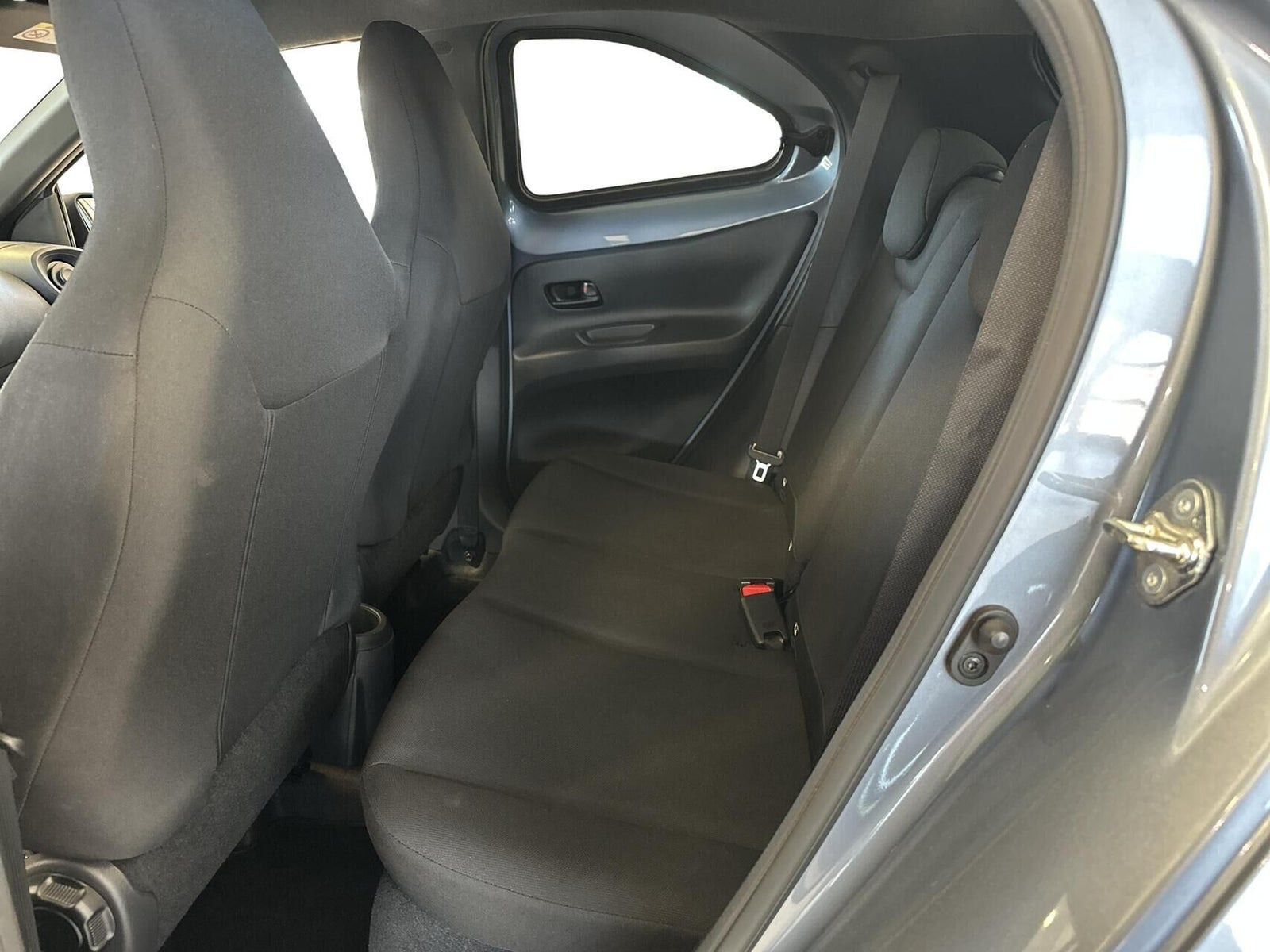 Grå Toyota Aygo X fra 2024