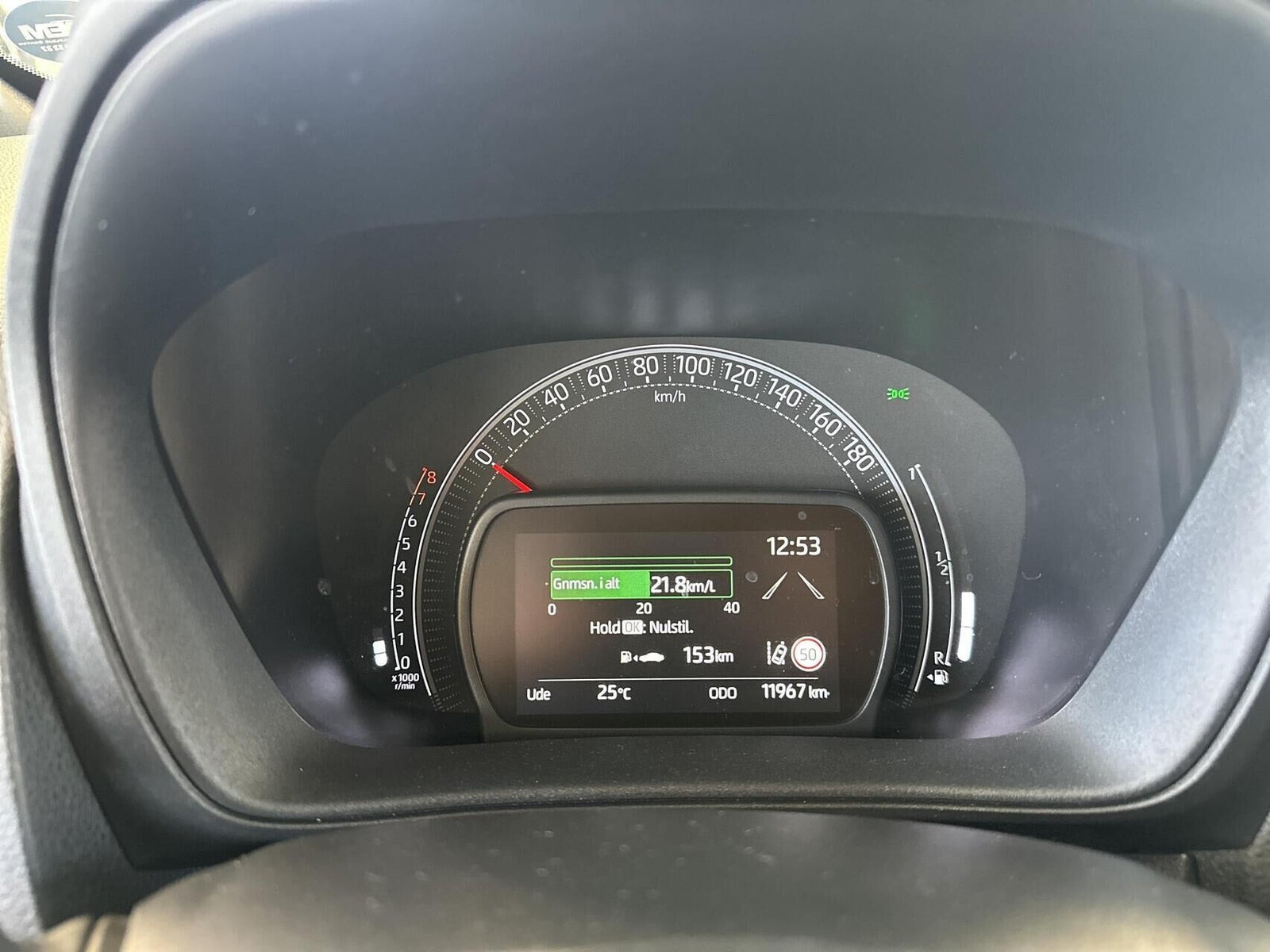 Grå Toyota Aygo X fra 2024
