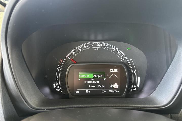Grå Toyota Aygo X fra 2024