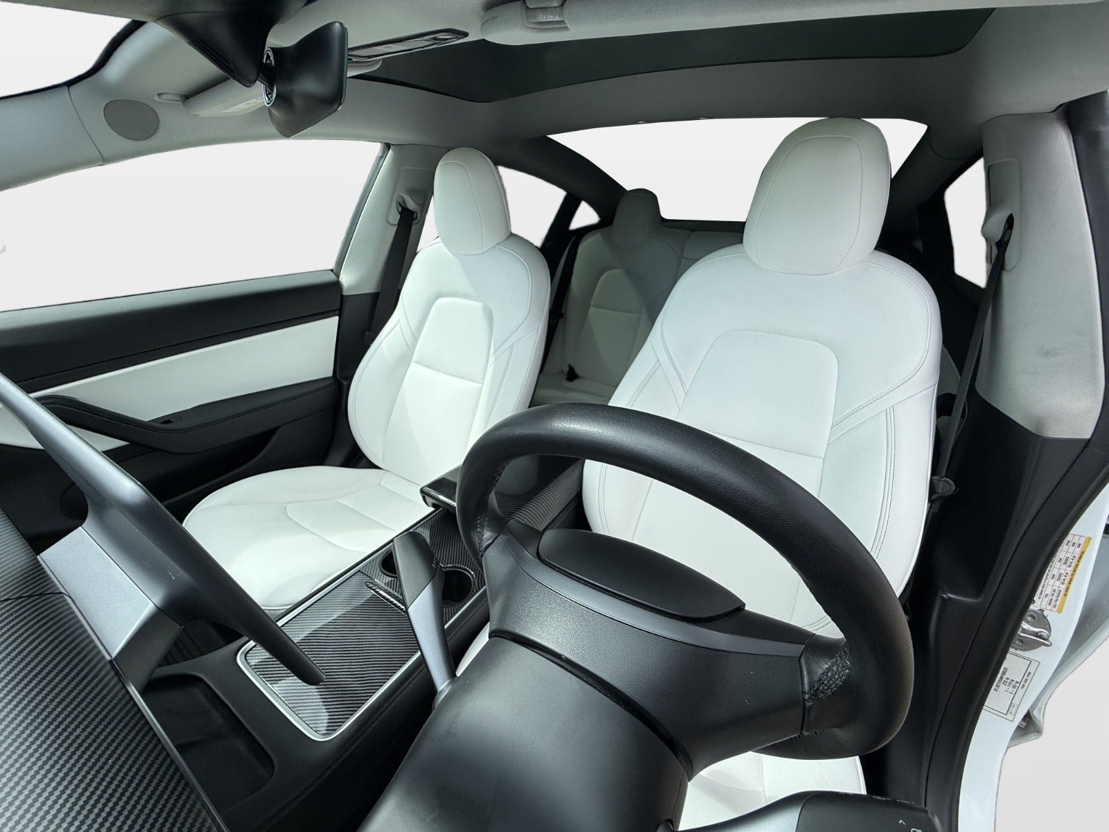 Hvid Tesla Model 3 fra 2021