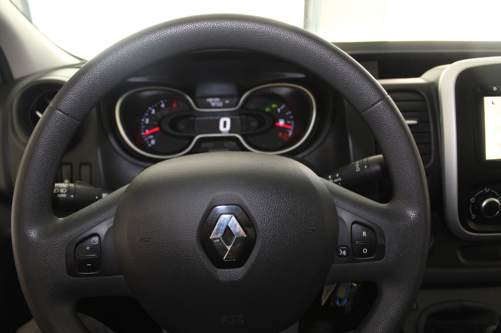 Hvid Renault Trafic T29 fra 2019