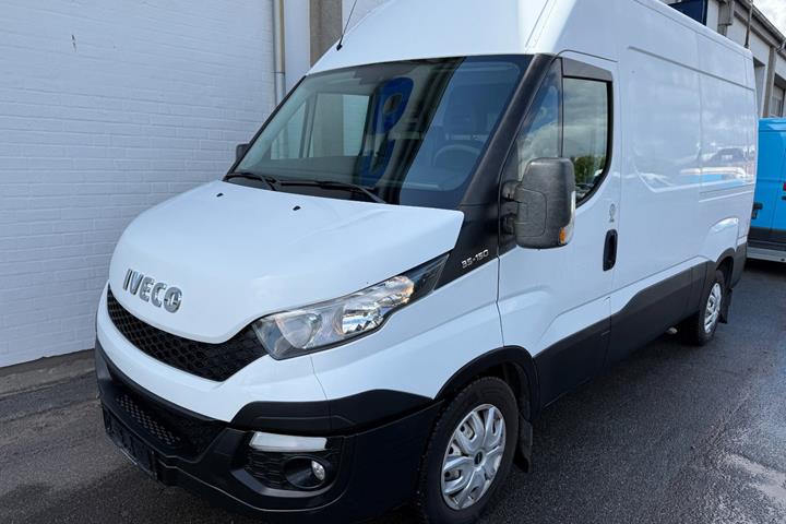Hvid Iveco Daily fra 2015