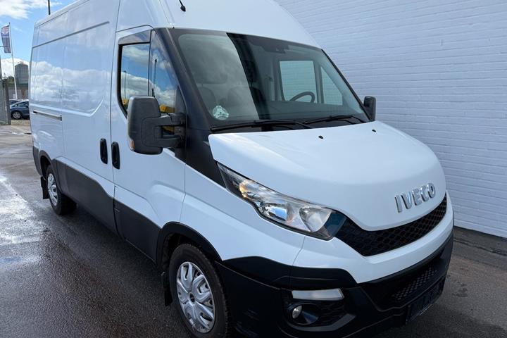 Hvid Iveco Daily fra 2015