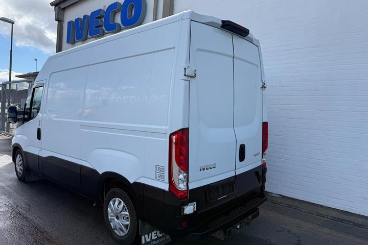 Hvid Iveco Daily fra 2015