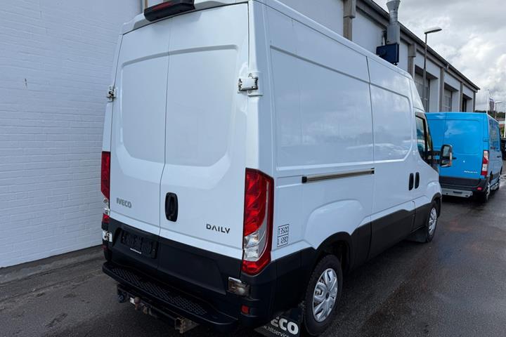 Hvid Iveco Daily fra 2015