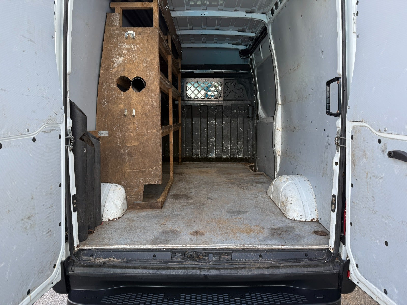Hvid Iveco Daily fra 2015