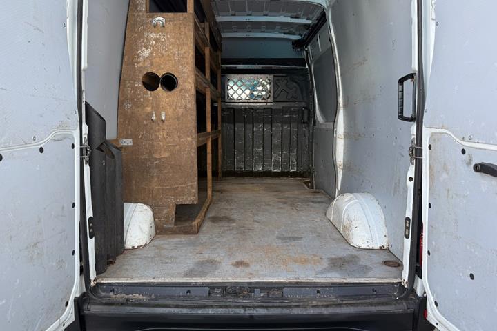 Hvid Iveco Daily fra 2015