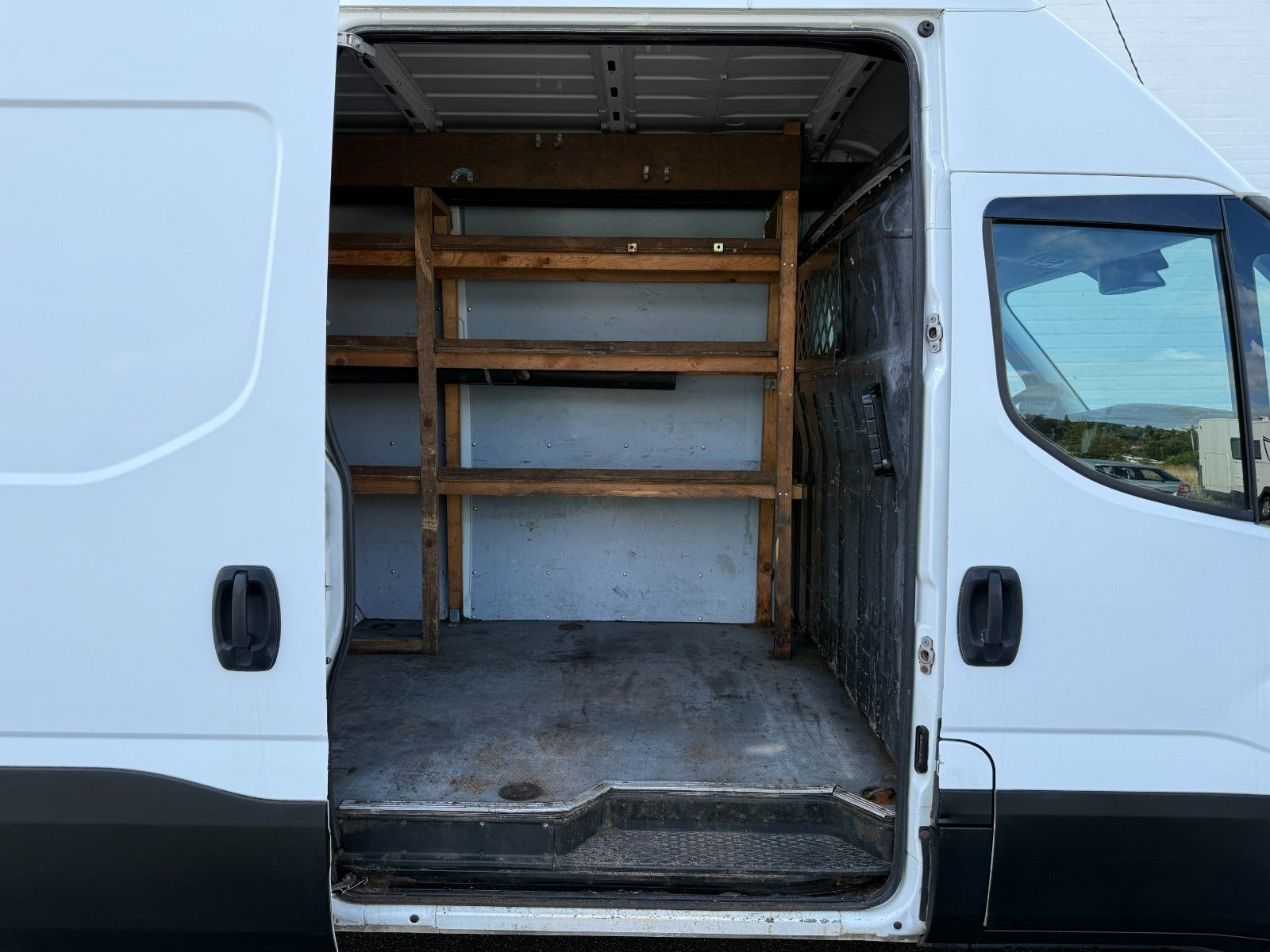 Hvid Iveco Daily fra 2015