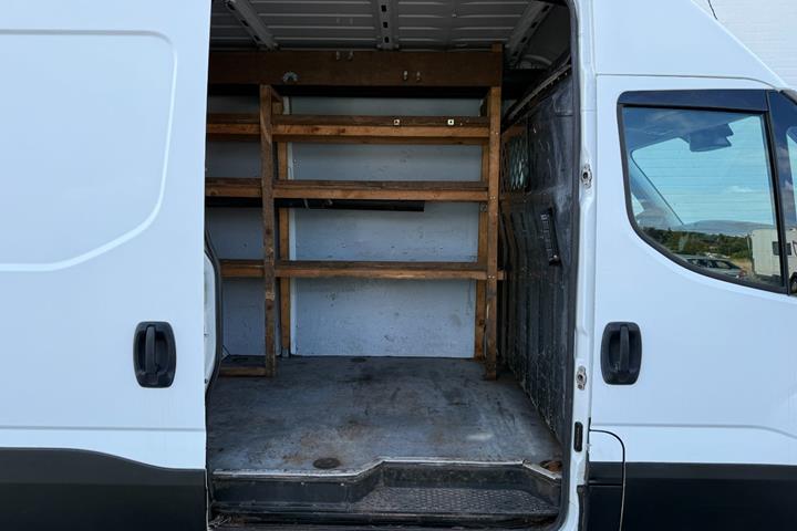 Hvid Iveco Daily fra 2015