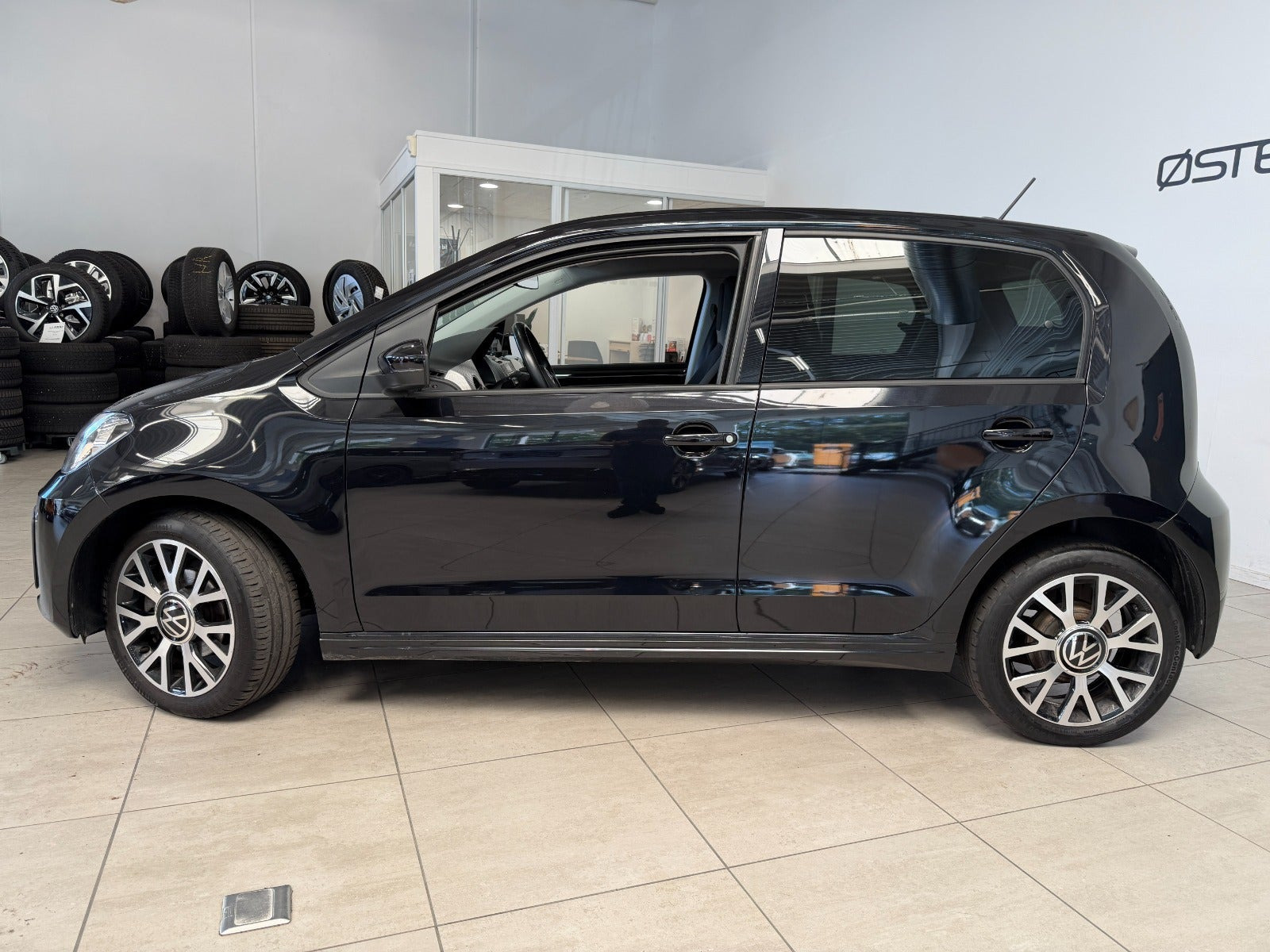 Sort VW E-UP! fra 2023