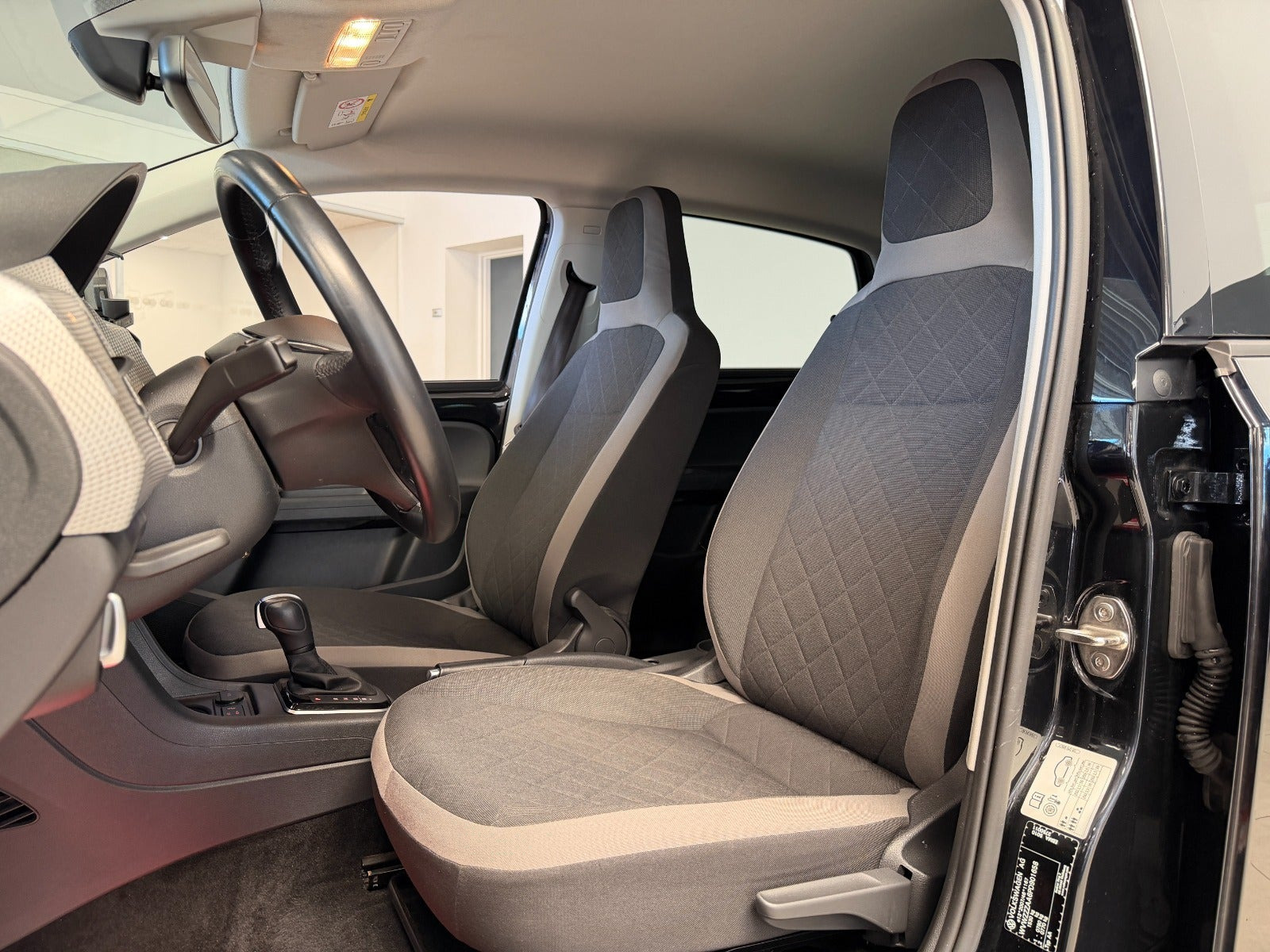 Sort VW E-UP! fra 2023