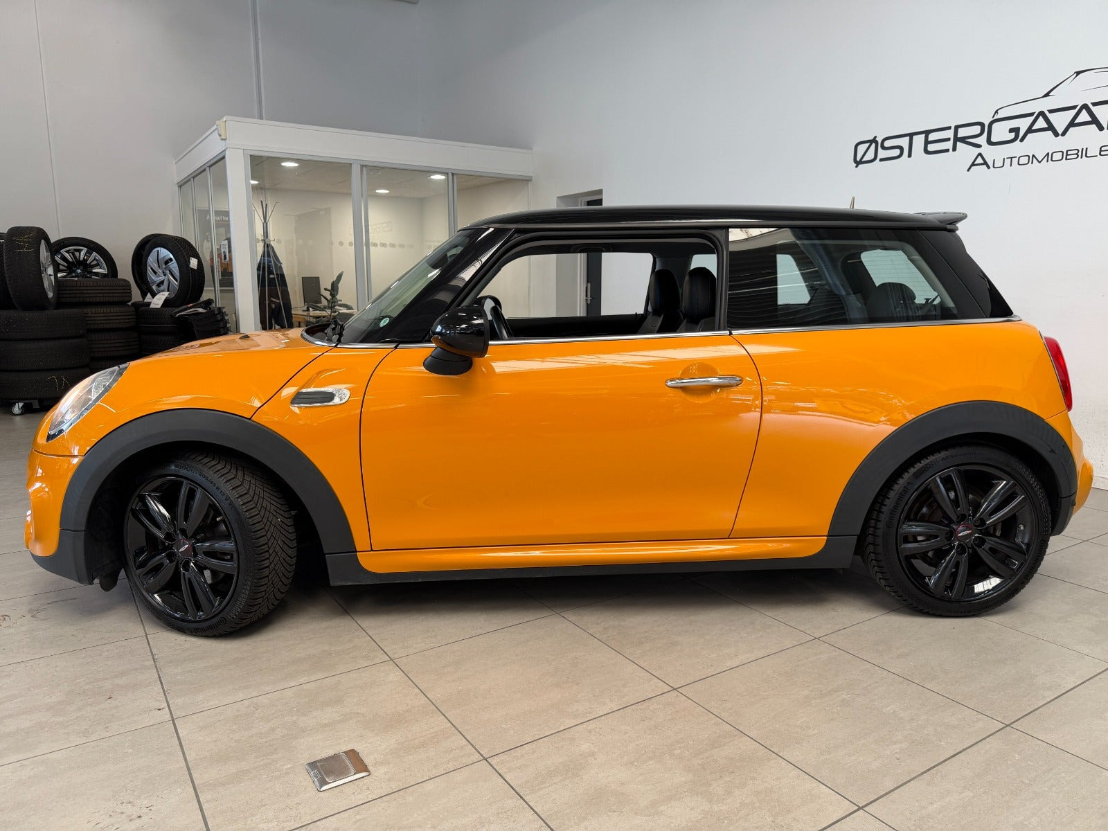 Orange Mini Cooper fra 2015