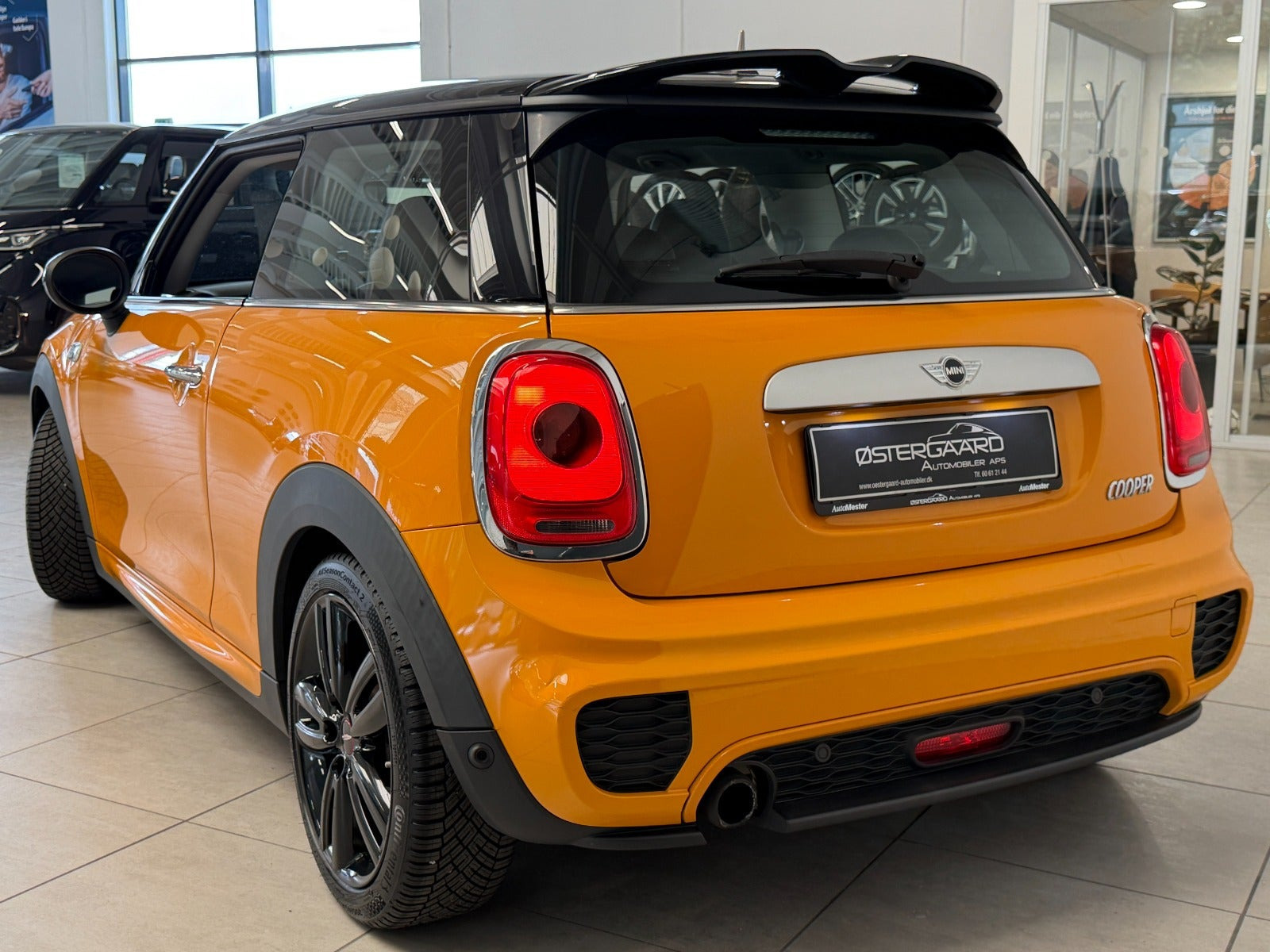 Orange Mini Cooper fra 2015