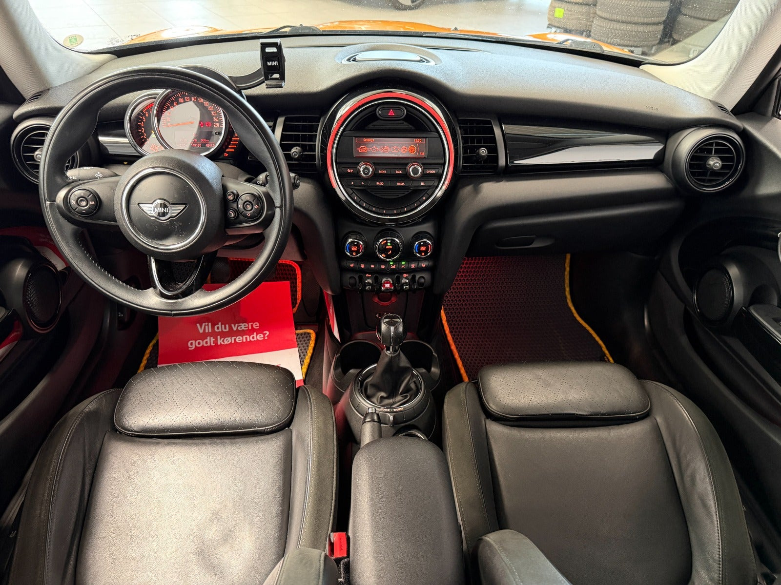 Orange Mini Cooper fra 2015