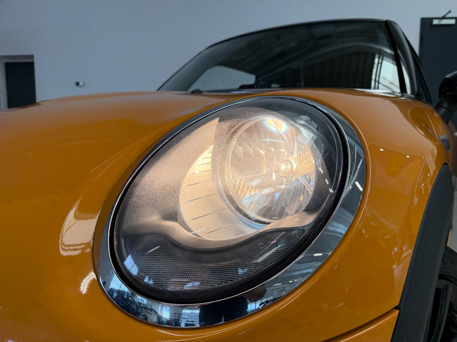 Orange Mini Cooper fra 2015