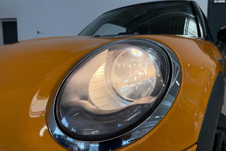 Orange Mini Cooper fra 2015