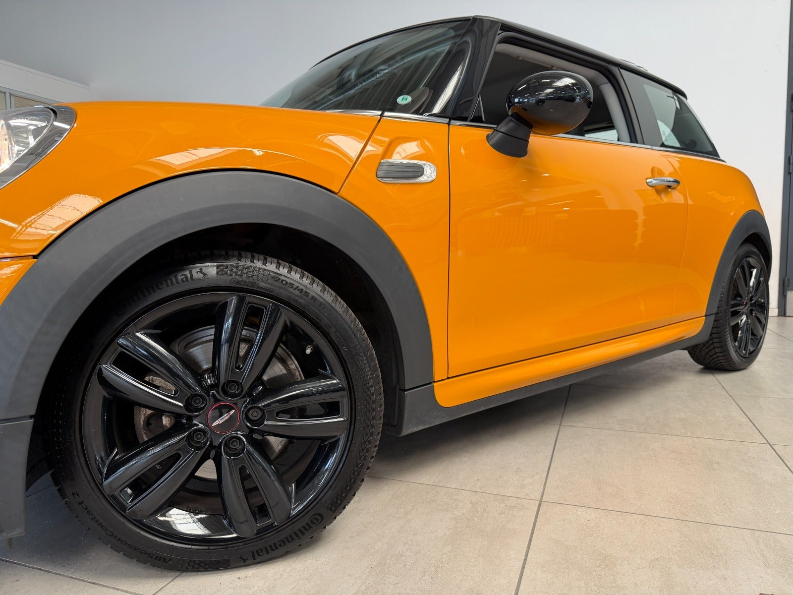 Orange Mini Cooper fra 2015