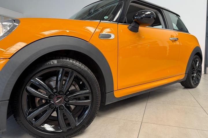 Orange Mini Cooper fra 2015
