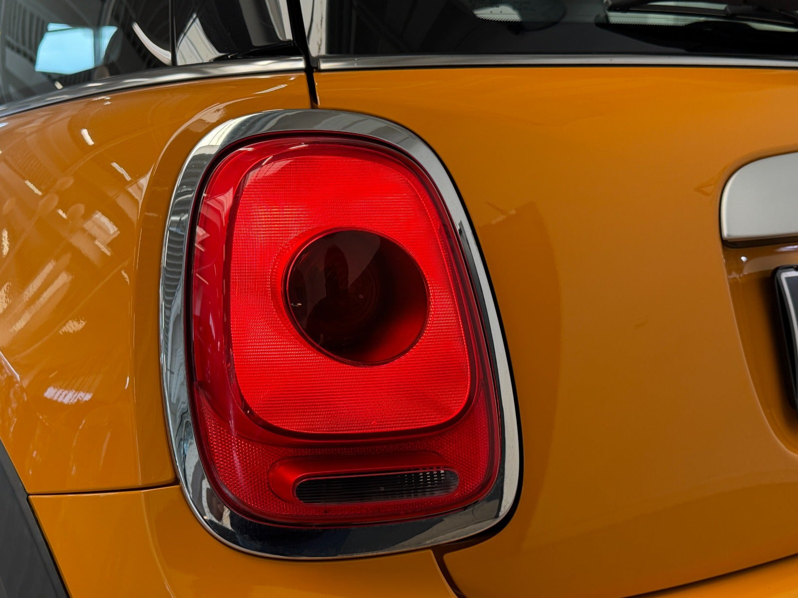Orange Mini Cooper fra 2015