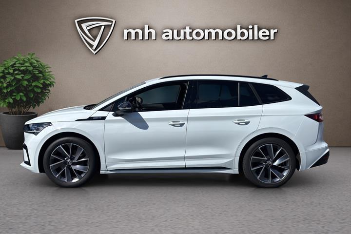 Hvid Skoda Enyaq fra 2023