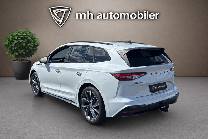 Hvid Skoda Enyaq fra 2023