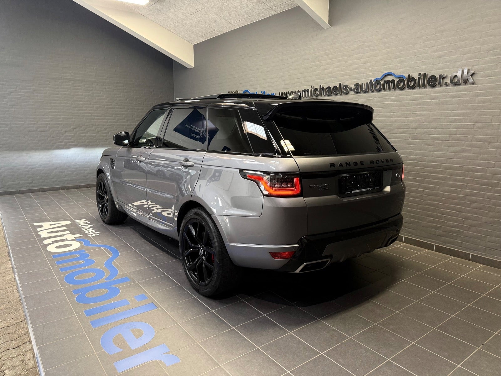 Grå Land Rover Range Rover sport fra 2021