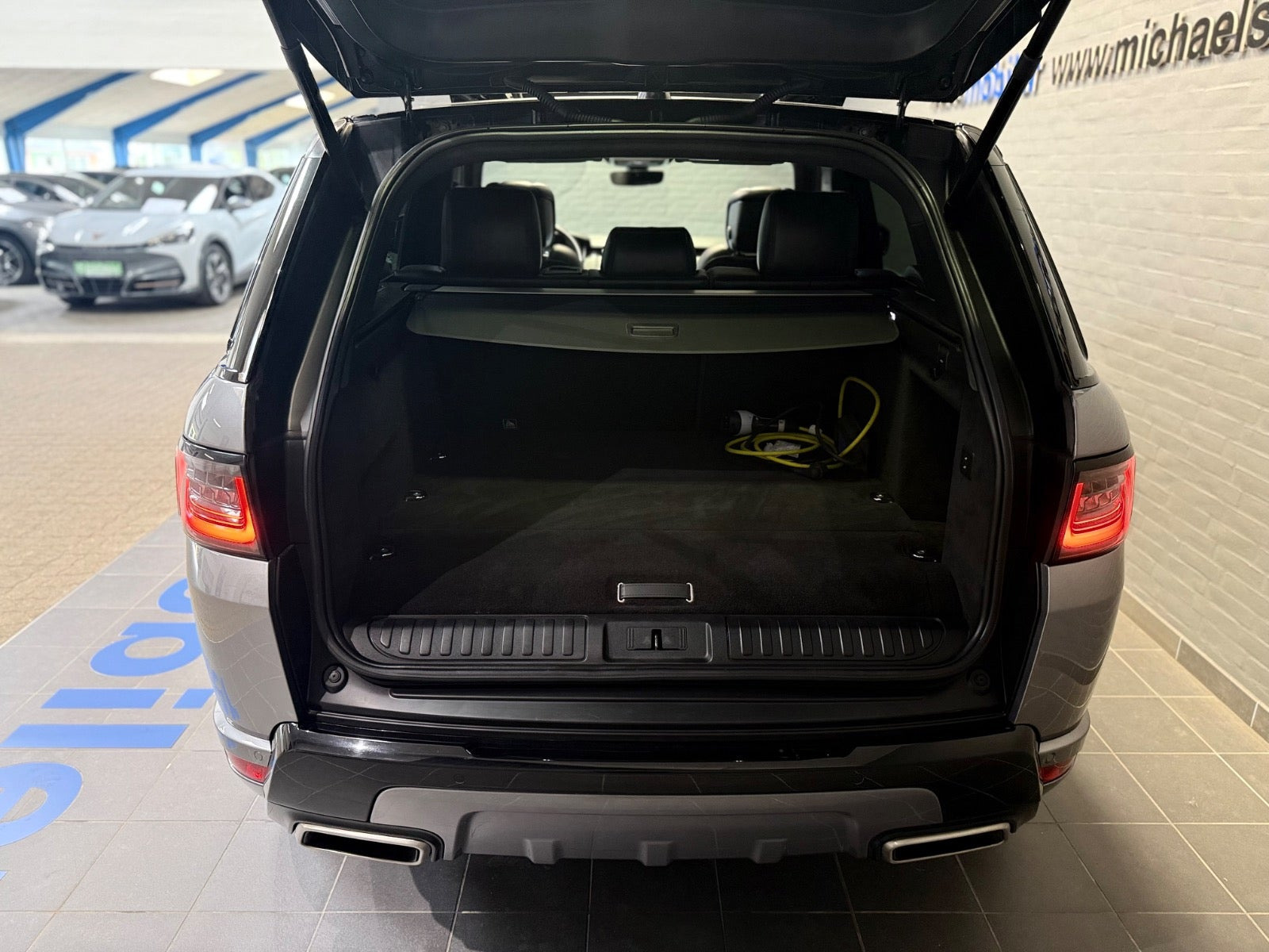 Grå Land Rover Range Rover sport fra 2021