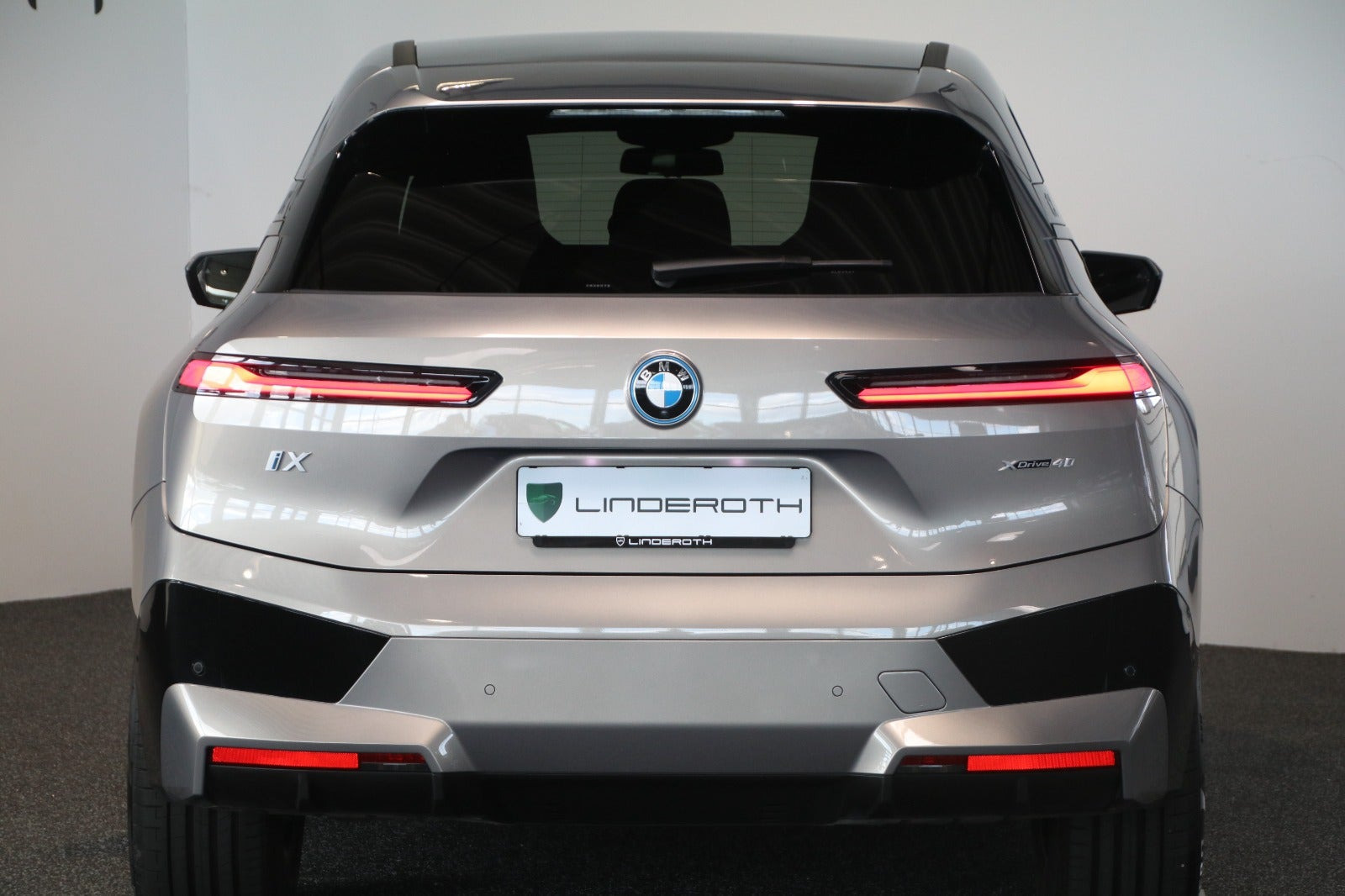 Orange BMW iX fra 2022