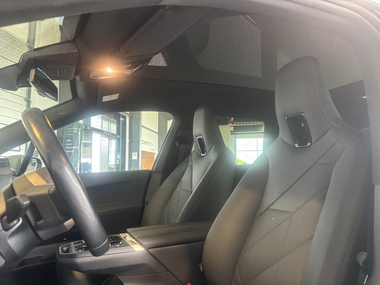 Orange BMW iX fra 2022