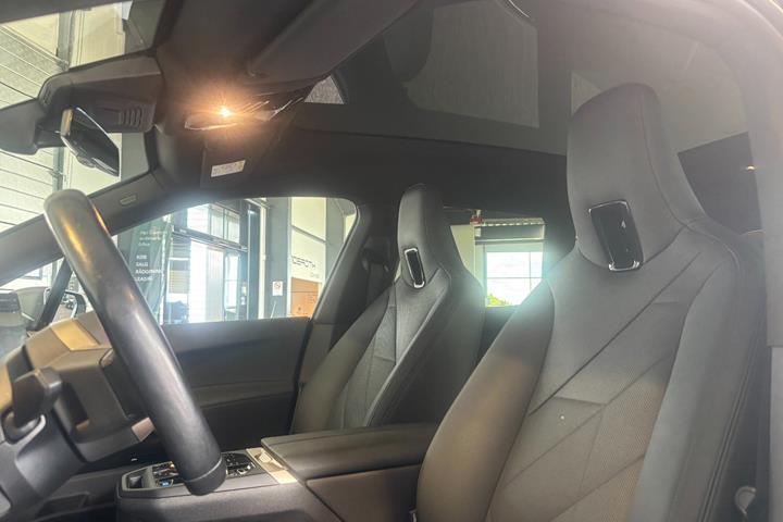 Orange BMW iX fra 2022