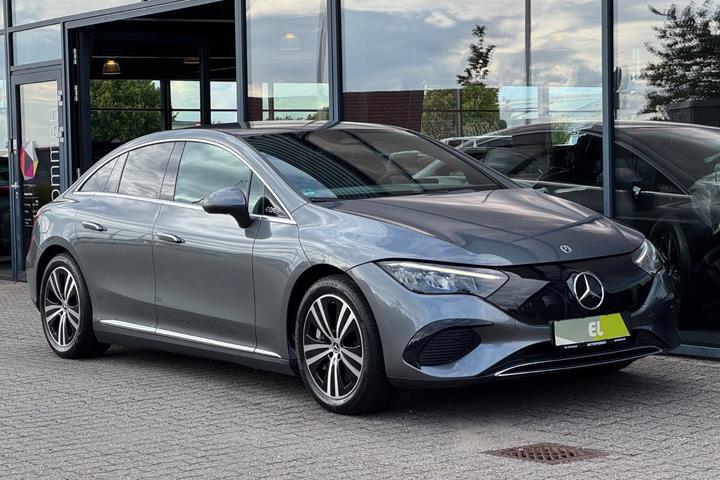 Grå Mercedes EQE350+ fra 2022