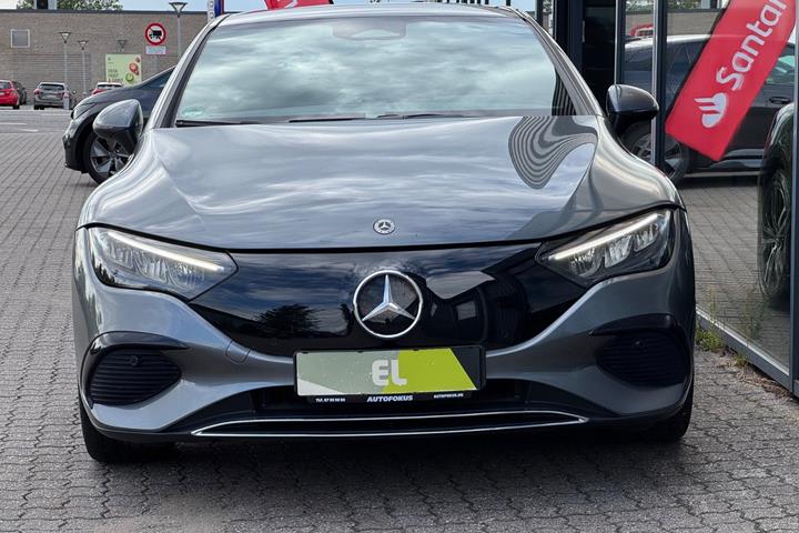 Grå Mercedes EQE350+ fra 2022