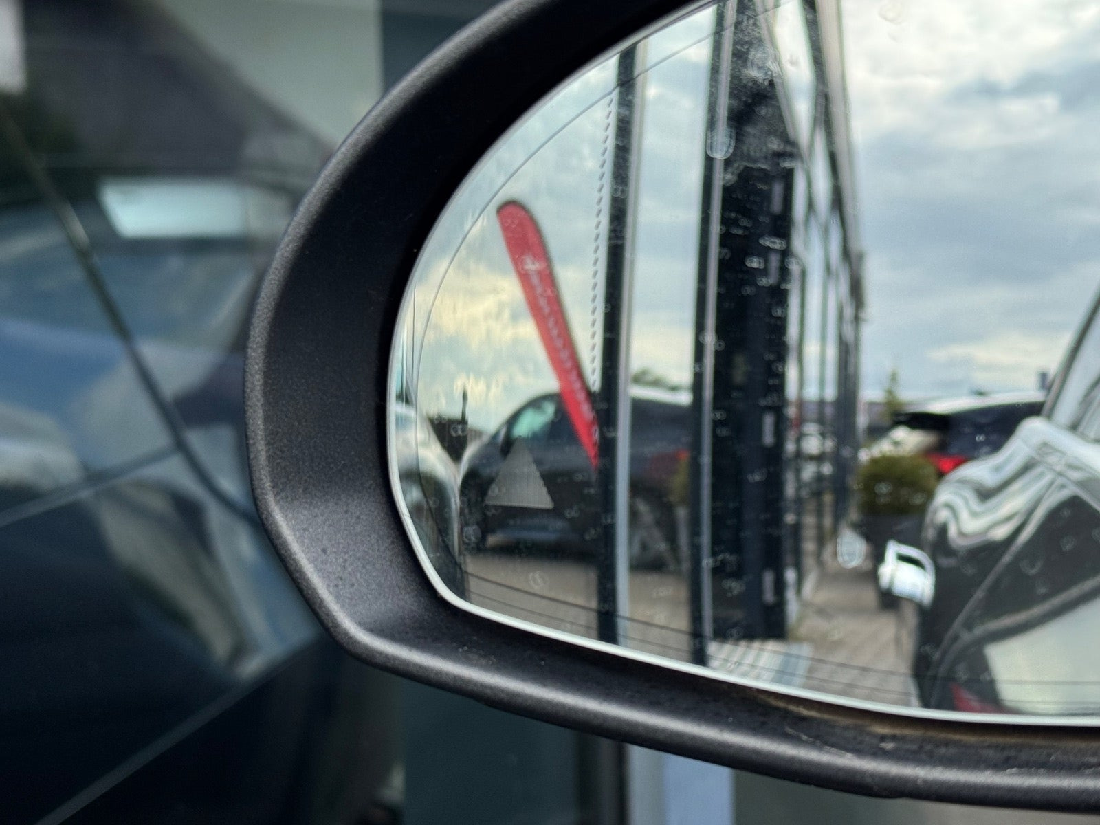 Grå Mercedes EQE350+ fra 2022