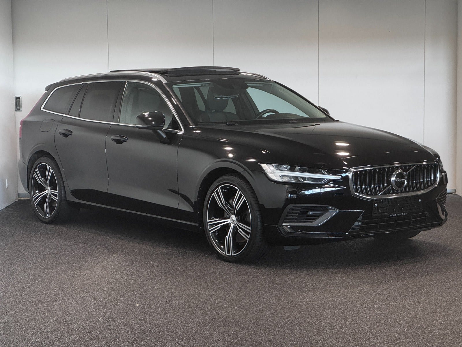 Sort Volvo V60 fra 2022