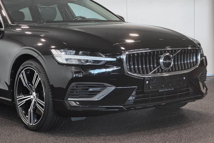 Sort Volvo V60 fra 2022